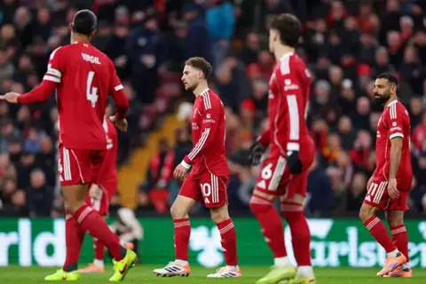 دقيقة بدقيقة.. ليفربول يواجه سندرلاند في الدوري